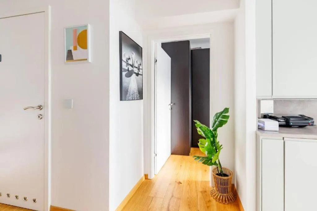 Apartment Near Metro 16 & Netflix - Kingsize Bed Vienna