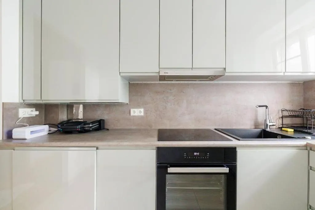 Apartment Near Metro 16 & Netflix - Kingsize Bed Вена