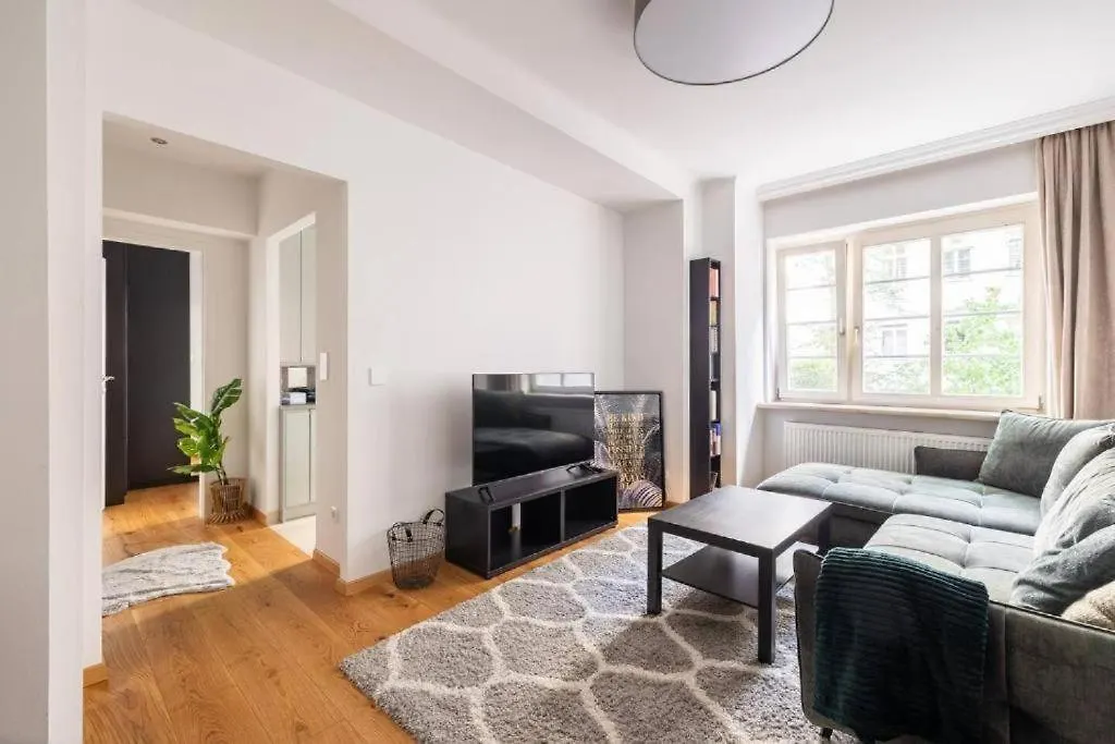 Apartment Near Metro 16 & Netflix - Kingsize Bed Вена